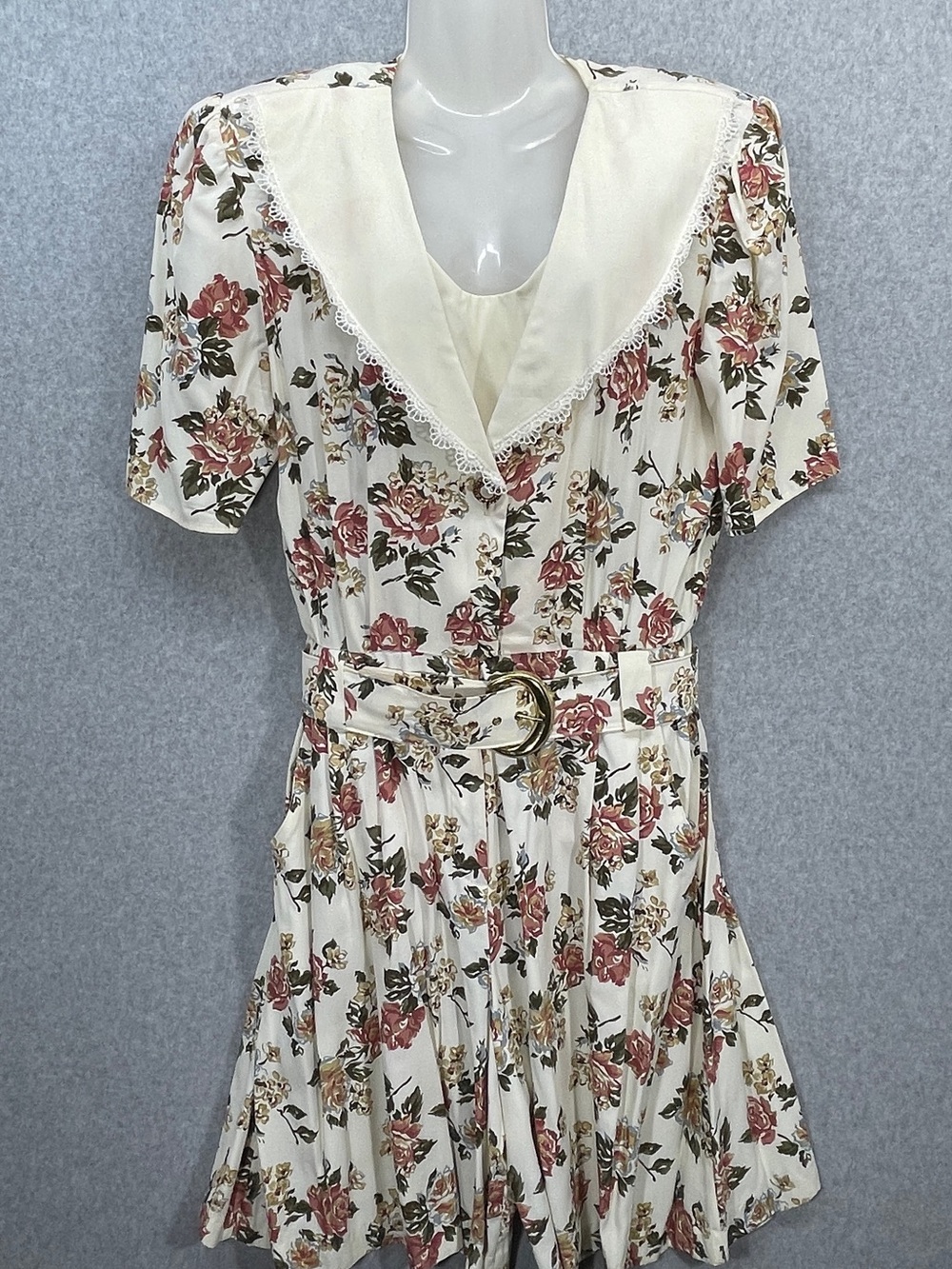 Vintage 80s Breakin' Loose Floral Pattern Romper Jumpsuit/Playsuit with Belt